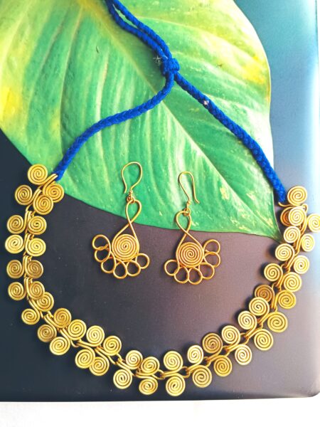 Dokra Spiral choker necklace with earrings, blue colour