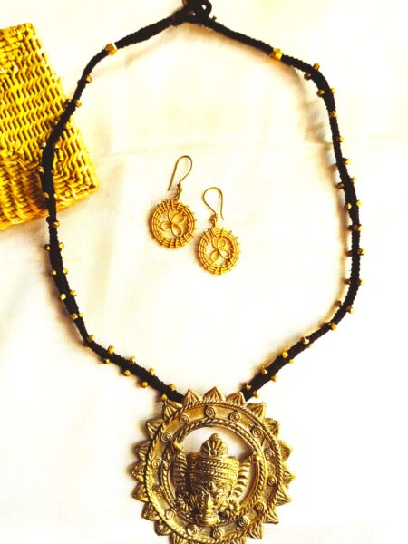 Extraordinary Durga Mata necklace with earrings